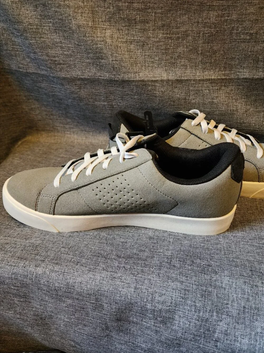Men's Size 11 No Boundaries Gray/Black Low Top Lace Up Shoes